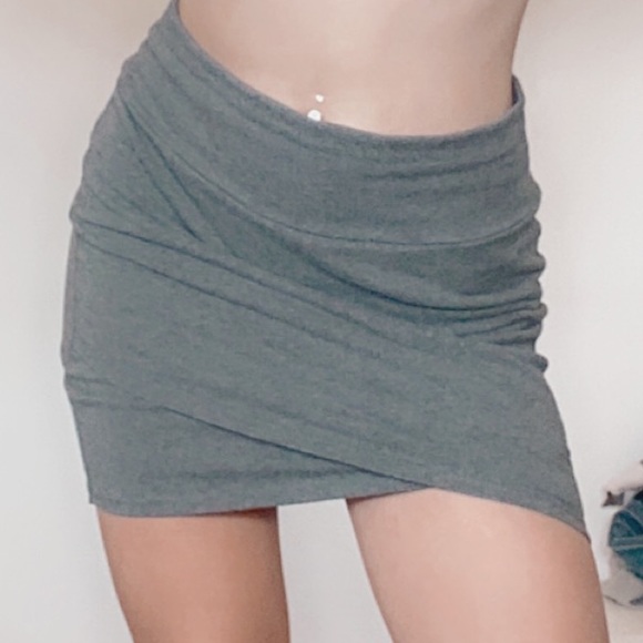 Gray skirt - Picture 1 of 3
